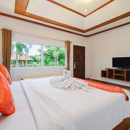 Phuket Airport Villa Ban Bo Han Bagian luar foto
