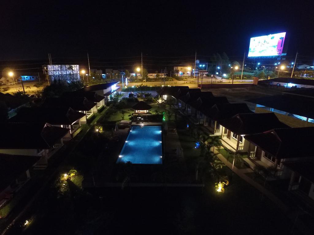 Phuket Airport Villa Ban Bo Han Bagian luar foto