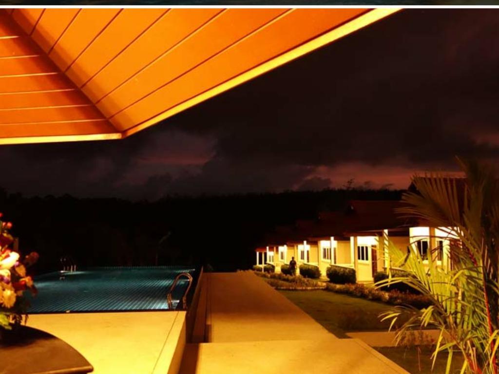 Phuket Airport Villa Ban Bo Han Bagian luar foto