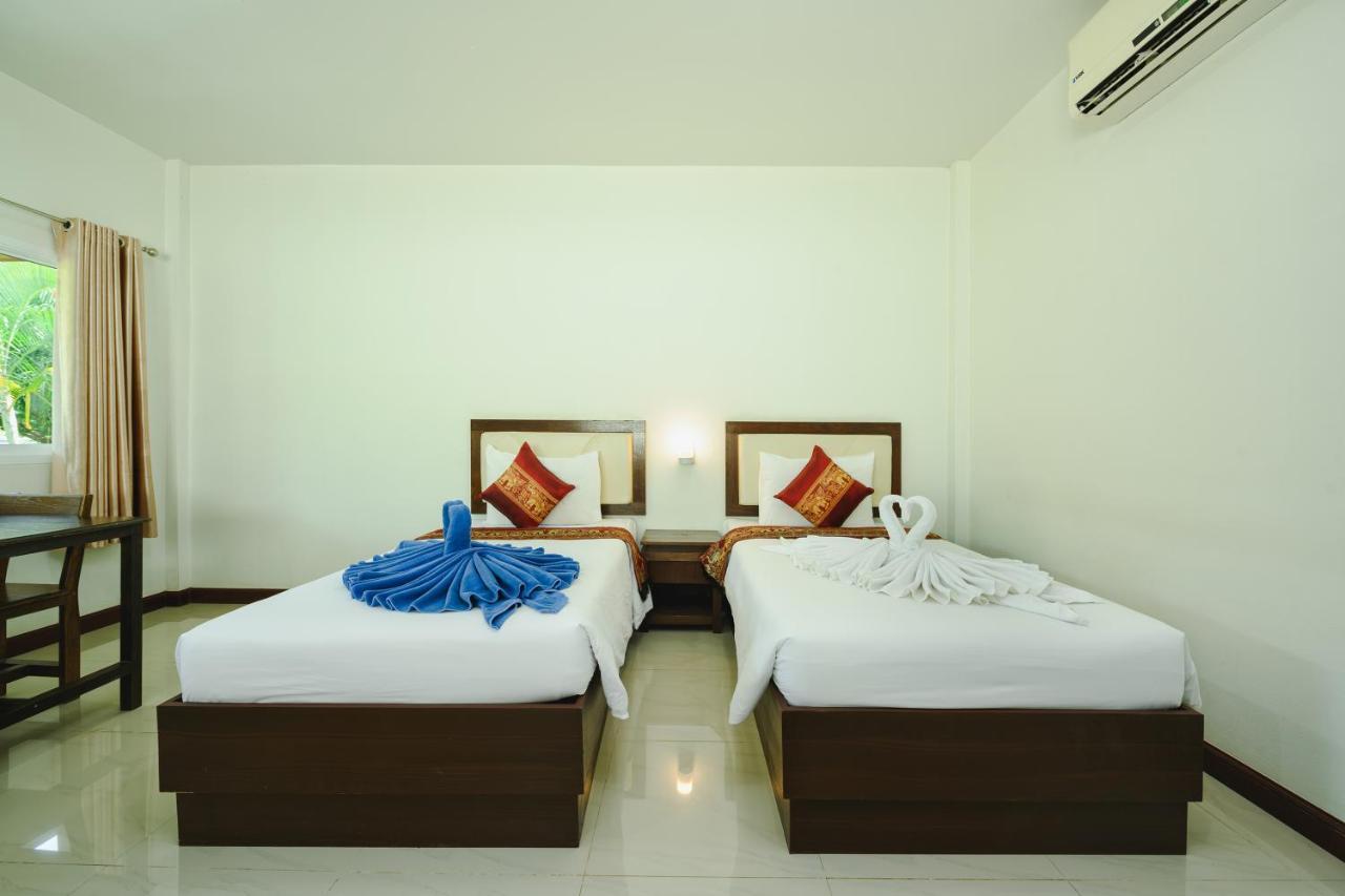 Phuket Airport Villa Ban Bo Han Bagian luar foto