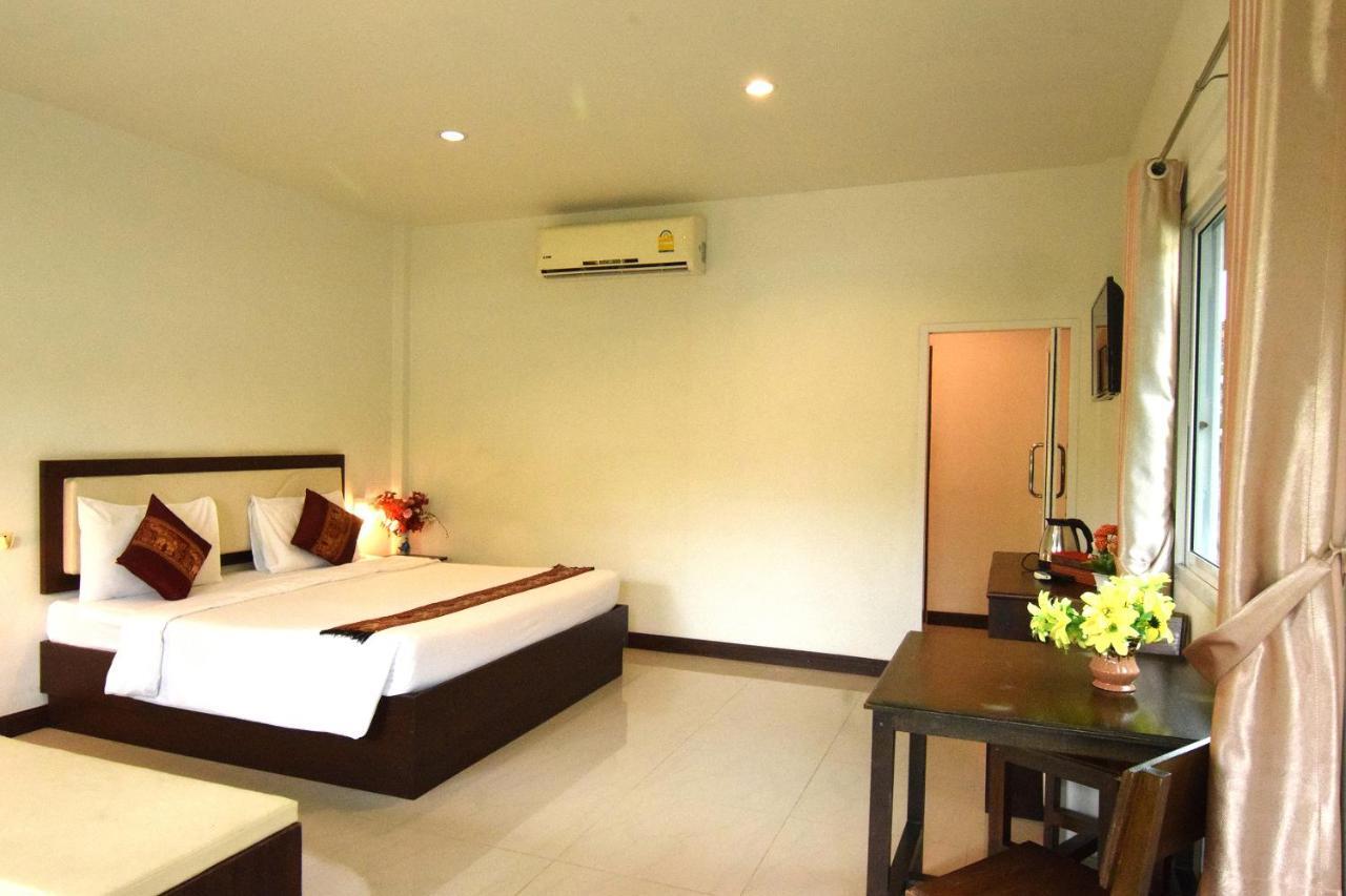Phuket Airport Villa Ban Bo Han Bagian luar foto