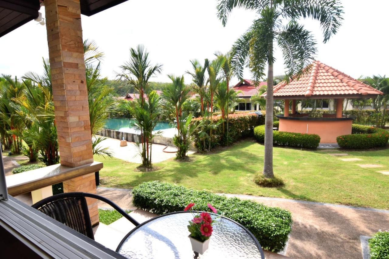 Phuket Airport Villa Ban Bo Han Bagian luar foto